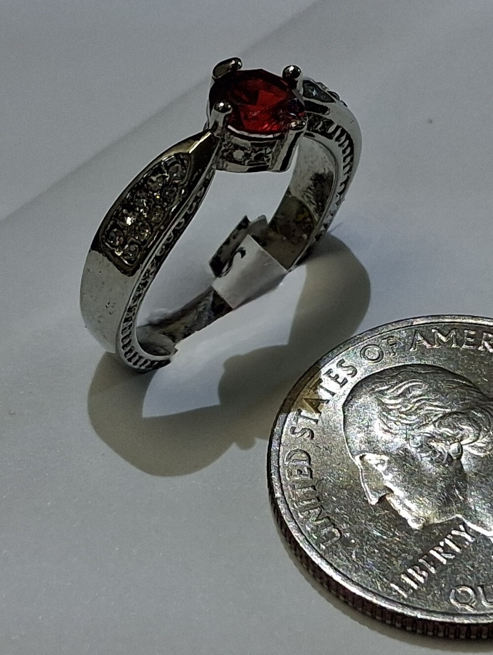 Individual ruby centered ring. - Picture 15 of 16